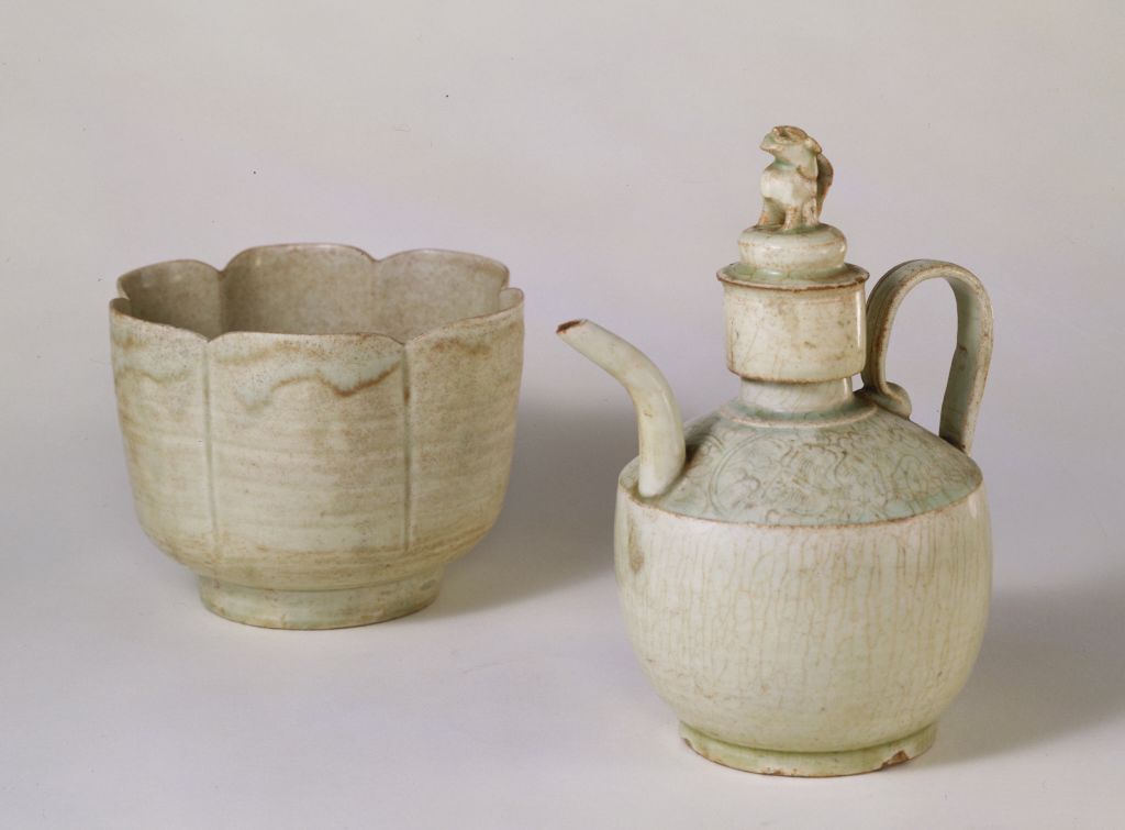 图片[2]-Jingdezhen kiln blue-and-white glaze carved flower injection pot, warm bowl-China Archive